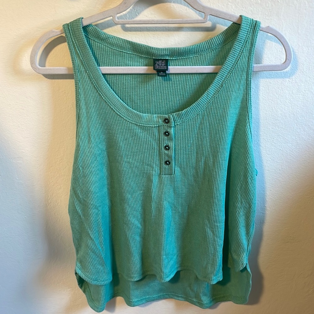 Short tank top